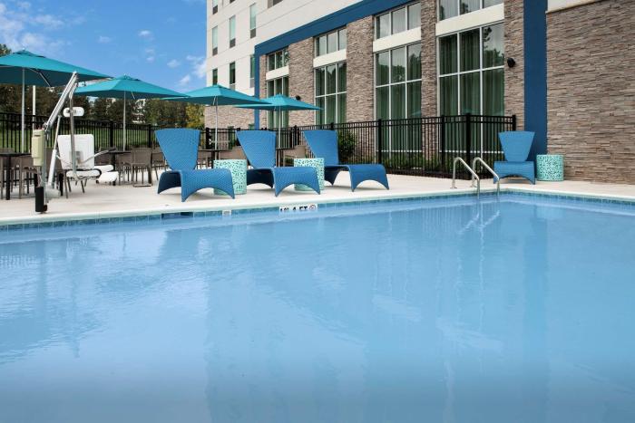 hampton inn and suites charlotte airport lake pointe