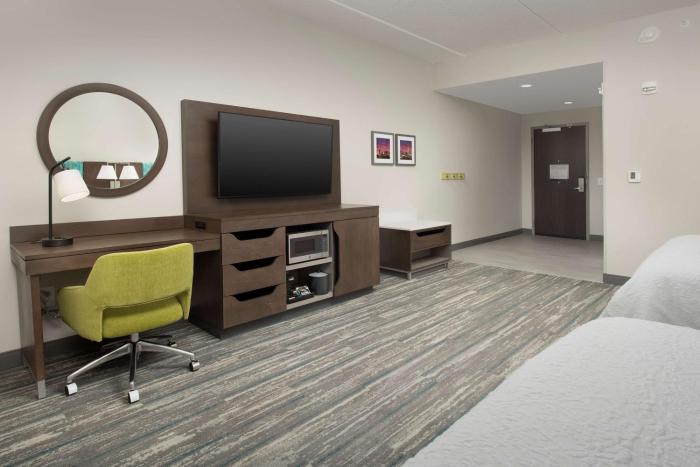 hampton inn and suites charlotte airport lake pointe