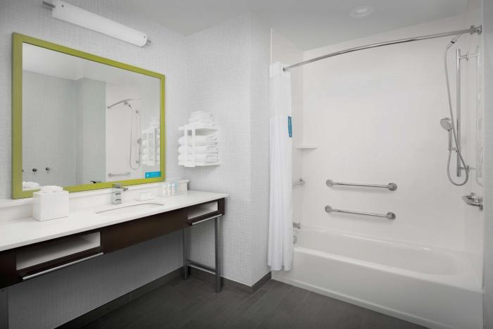 hampton inn and suites charlotte airport lake pointe