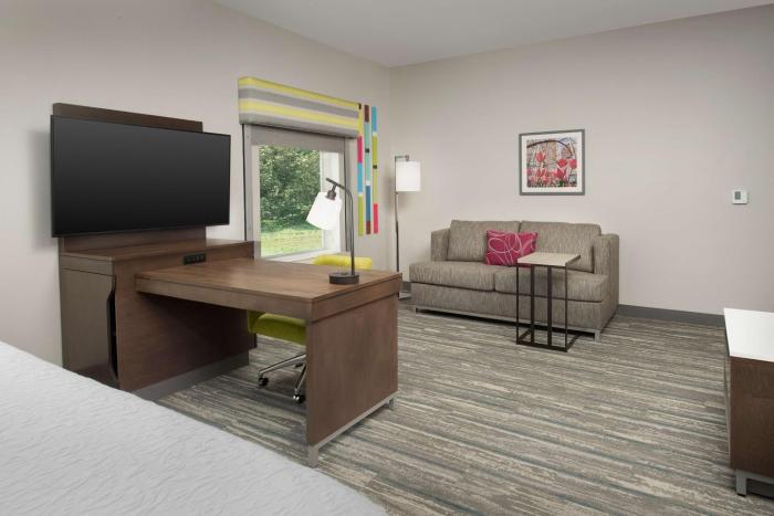 hampton inn and suites charlotte airport lake pointe