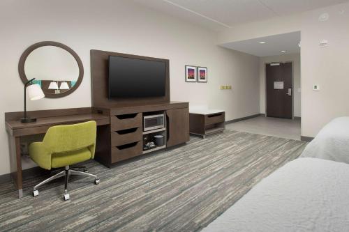 hampton inn and suites charlotte airport lake pointe