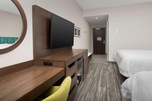 hampton inn and suites charlotte airport lake pointe