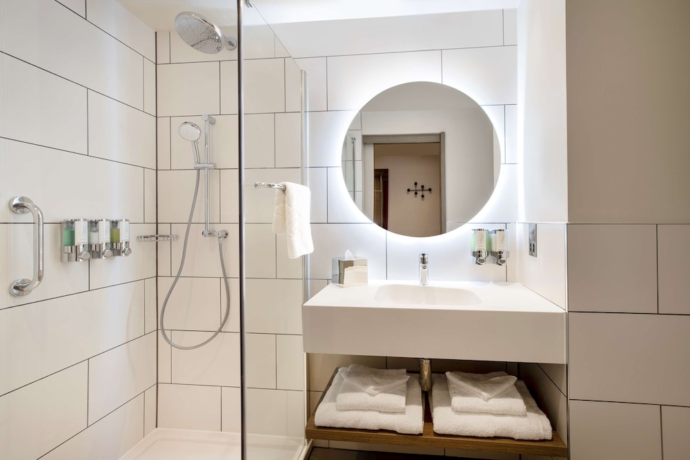 hampton by hilton bath city