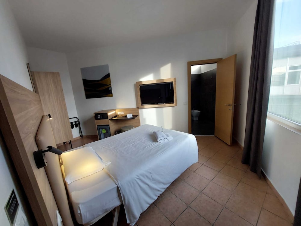 bandb hotel pomezia roma