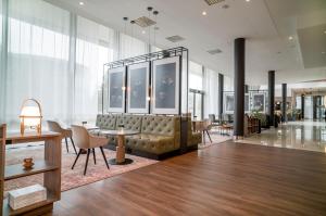 Radisson Red Hotel, Oslo Airport,,4 star