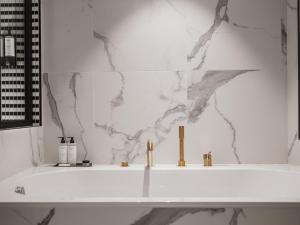 dandy hotel and kitchen