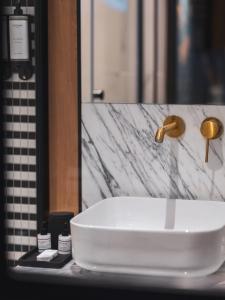 dandy hotel and kitchen