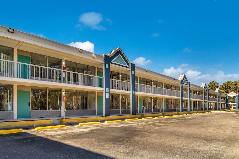 mainstay suites