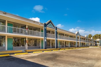 mainstay suites
