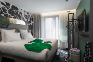 tribe paris la defense esplanade