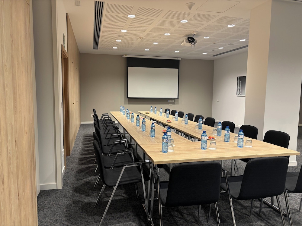 holiday inn barcelona sant cugat an ihg hotel