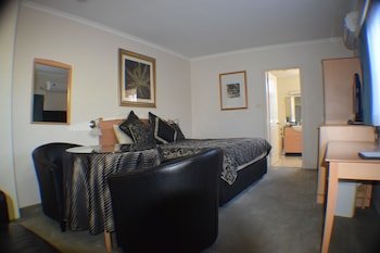 the oxley motel