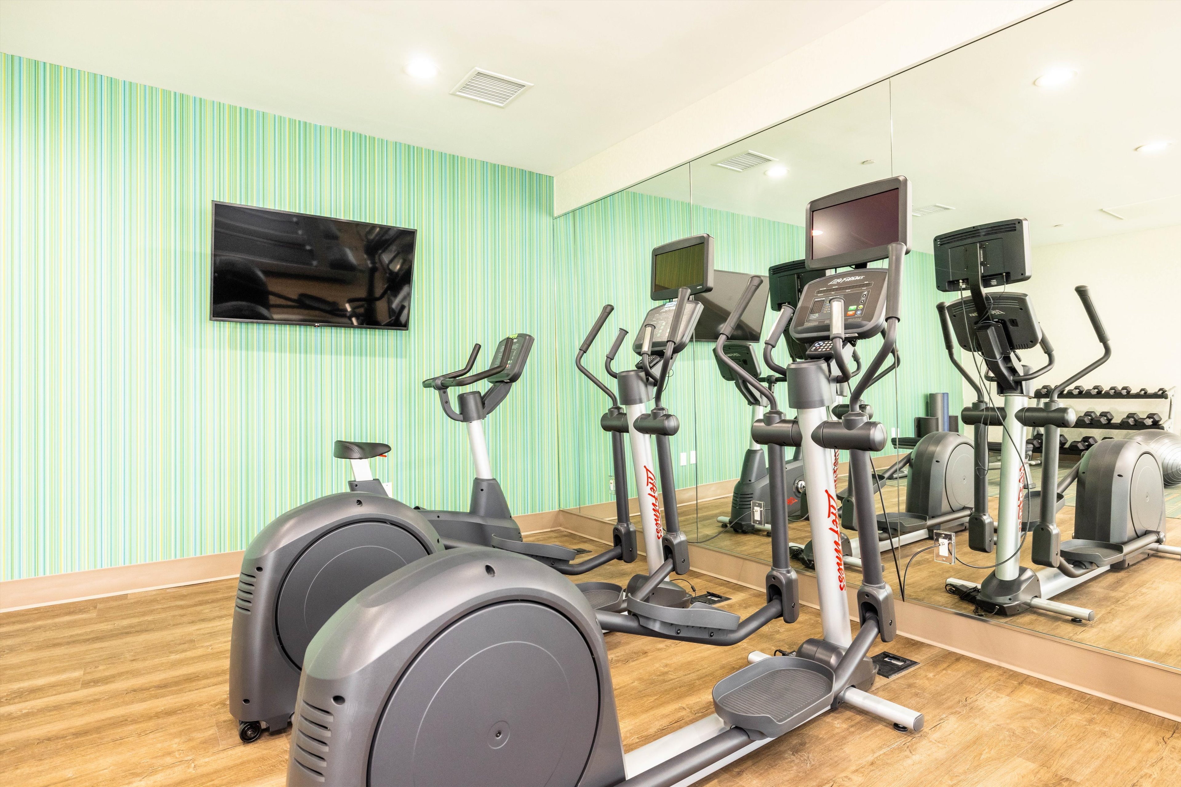 holiday inn express and sts san jose silicon valley