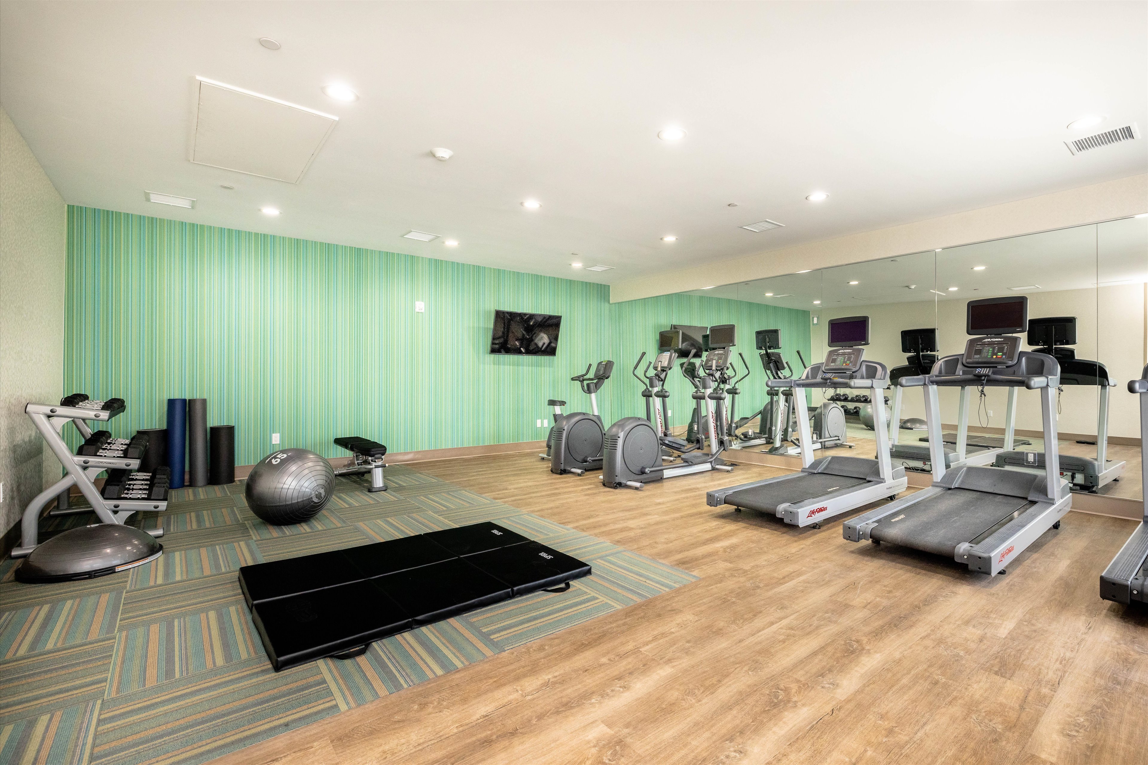 holiday inn express and sts san jose silicon valley