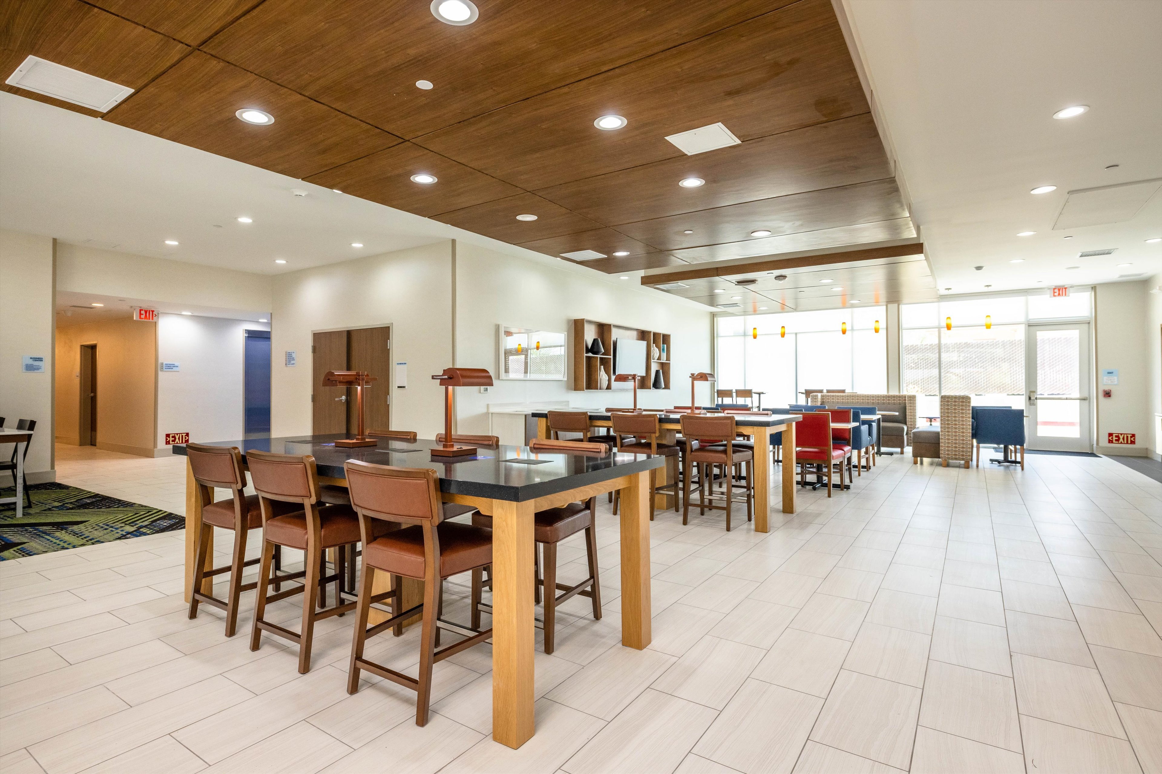 holiday inn express and sts san jose silicon valley