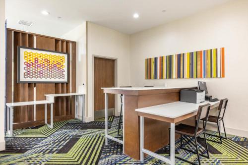 holiday inn express and sts san jose silicon valley
