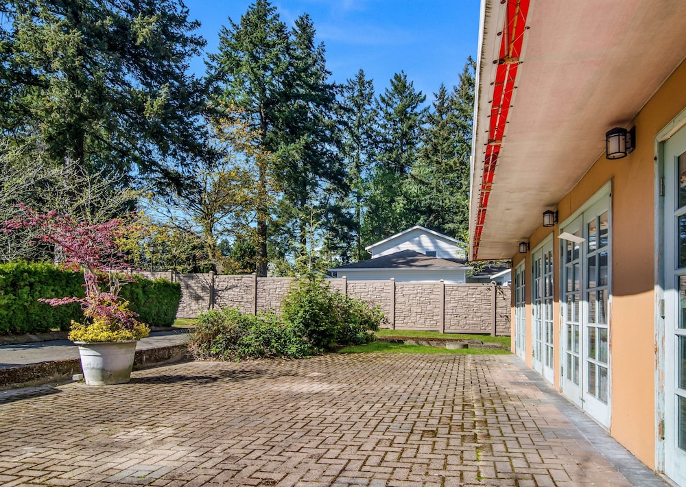 motel 6 surrey bc