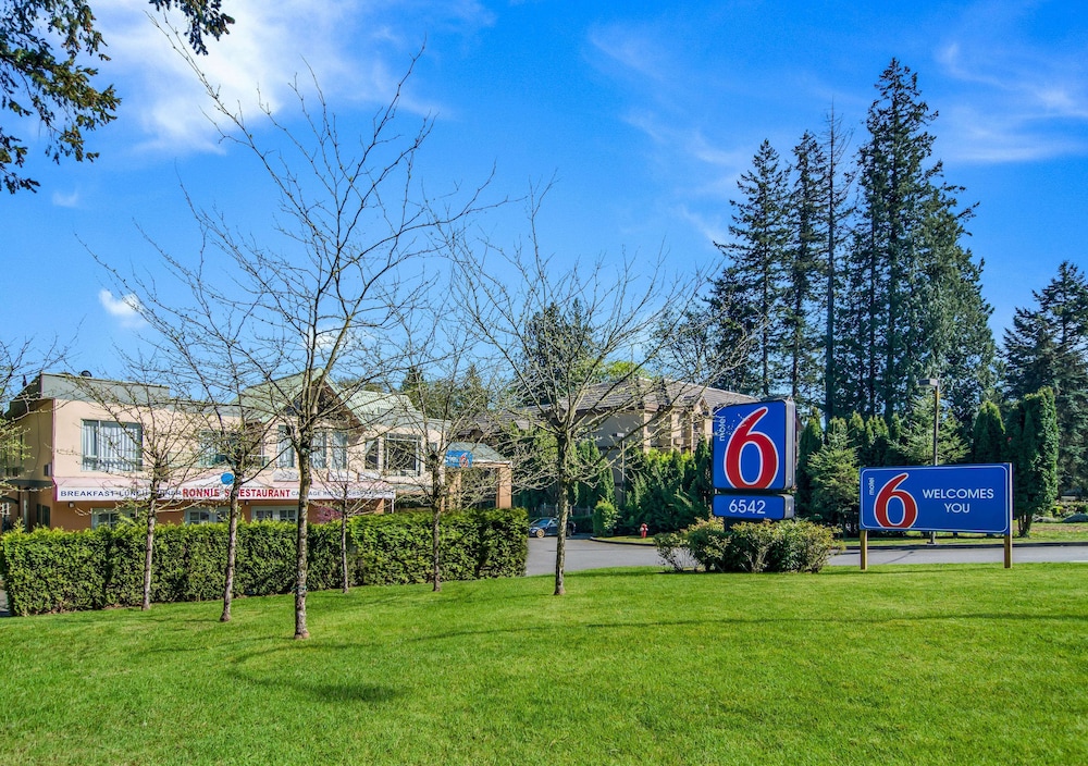 motel 6 surrey bc