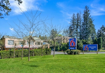 motel 6 surrey bc