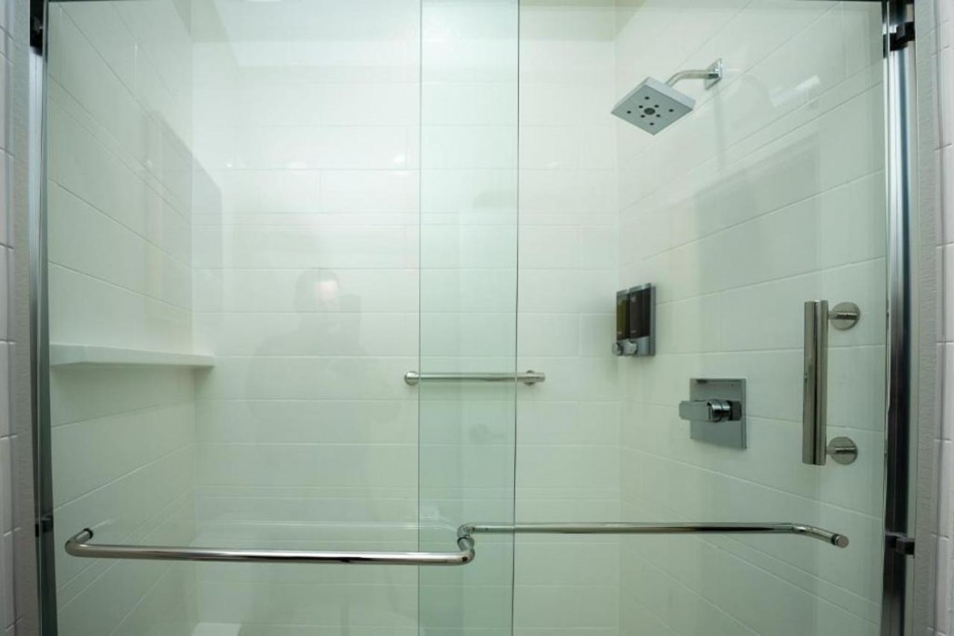 palace inn blue iah east