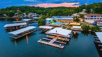 Alhonna Resort Llc,,2 star