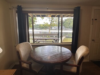 Alhonna Resort Llc,,2 star