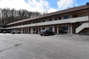 Plymouth Motor Lodge,,2.5 star