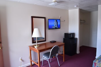 Plymouth Motor Lodge,,2.5 star