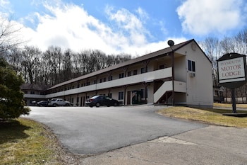 Plymouth Motor Lodge,,2.5 star