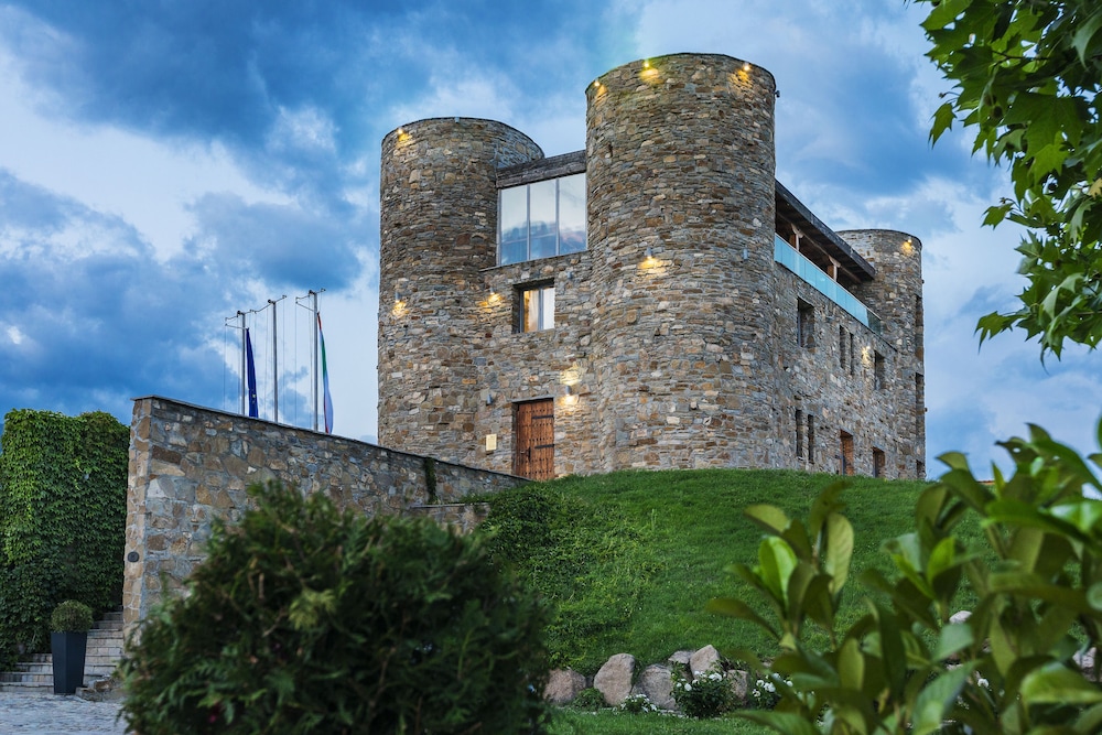 maison and chateau copsa