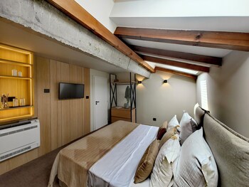 maison and chateau copsa