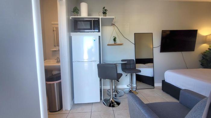 barefoot mailman inn and suites