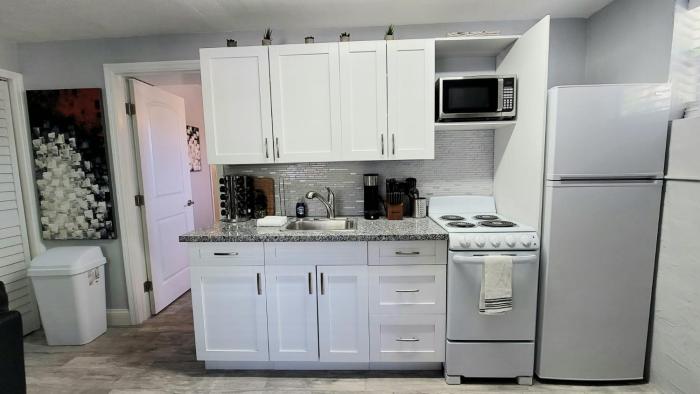 barefoot mailman inn and suites