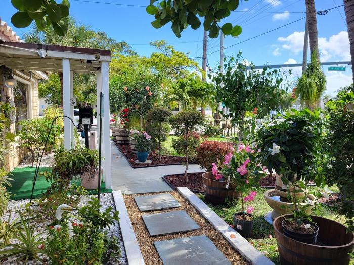 barefoot mailman inn and suites