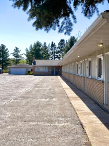 adams motel