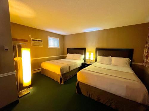 adams motel