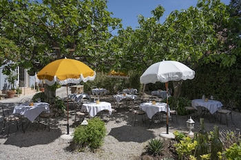 hotel lou cagnard