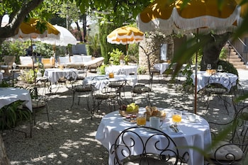 hotel lou cagnard