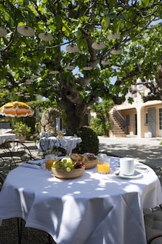 hotel lou cagnard