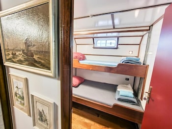 amsterdam hotelboat