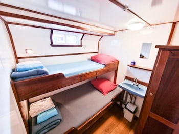 amsterdam hotelboat