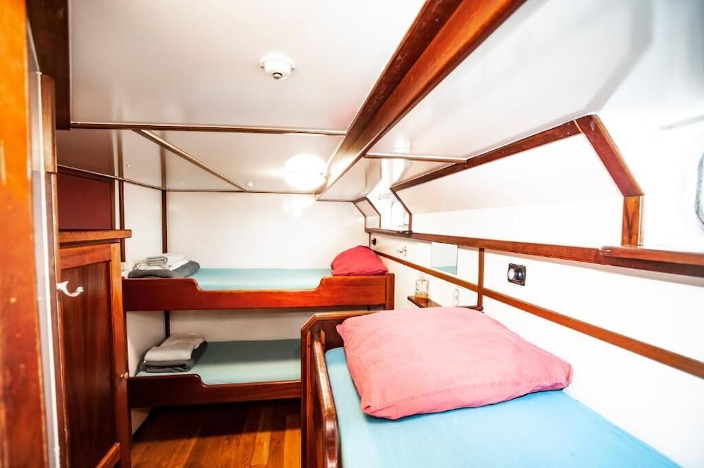 amsterdam hotelboat