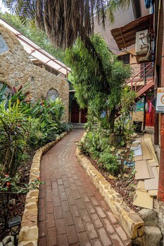 costa linda art hostel