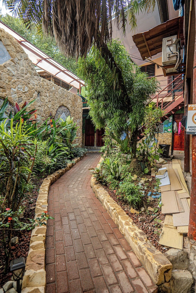 costa linda art hostel