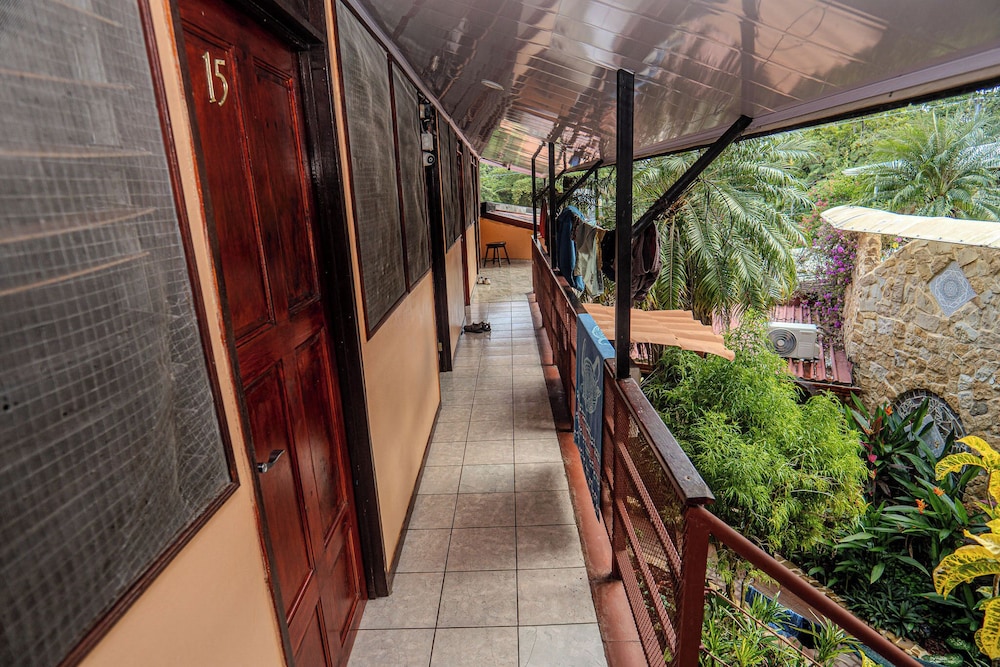 costa linda art hostel