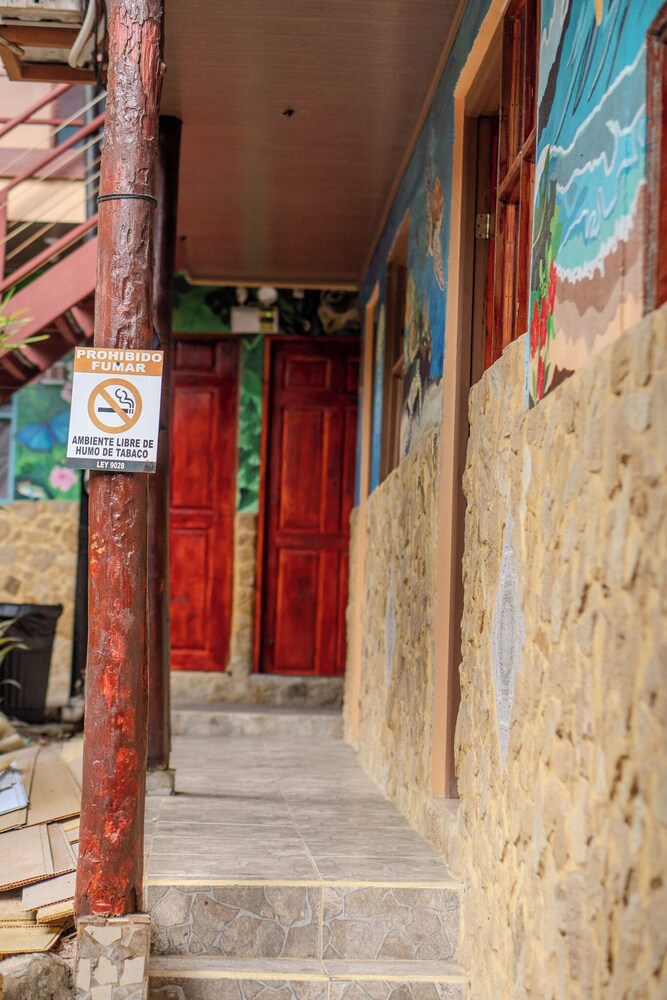 costa linda art hostel