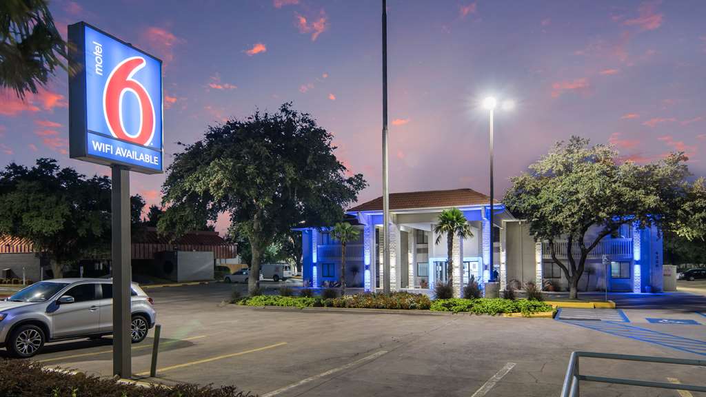 motel 6 addison tx dallas