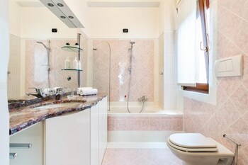 santa chiara apartment by myhomeincomo