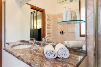 santa chiara apartment by myhomeincomo