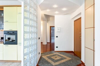 santa chiara apartment by myhomeincomo
